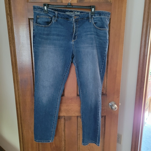 LOT OF PLUS SIZE CLOTHING - Picture 12 of 16